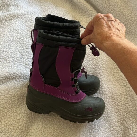 The North Face Girls Alpen II Winter Boots Size 2 Like New Purple/black - Picture 1 of 7